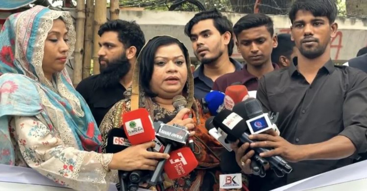 সেলিম প্রধানের মুক্তির দাবিতে পরিবারের মানববন্ধন, কাঁদলেন বোন