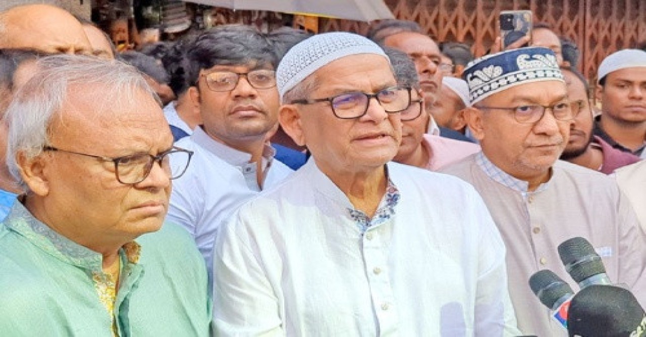 খালেদা জিয়া ফ্লাই করতে পারবেন কি না সিদ্ধান্ত নেবেন চিকিৎসকরা : মির্জা ফখরুল