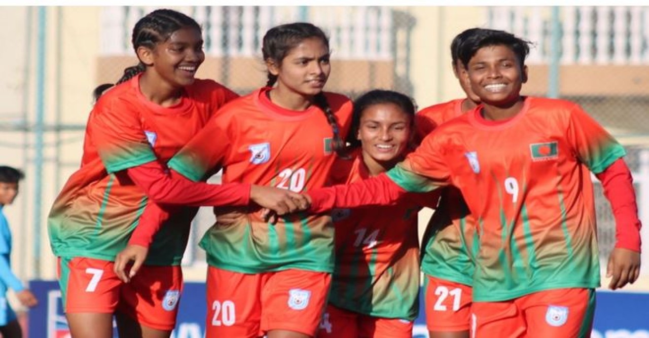 ভারতকে হারিয়ে ফাইনালে সুরভীরা