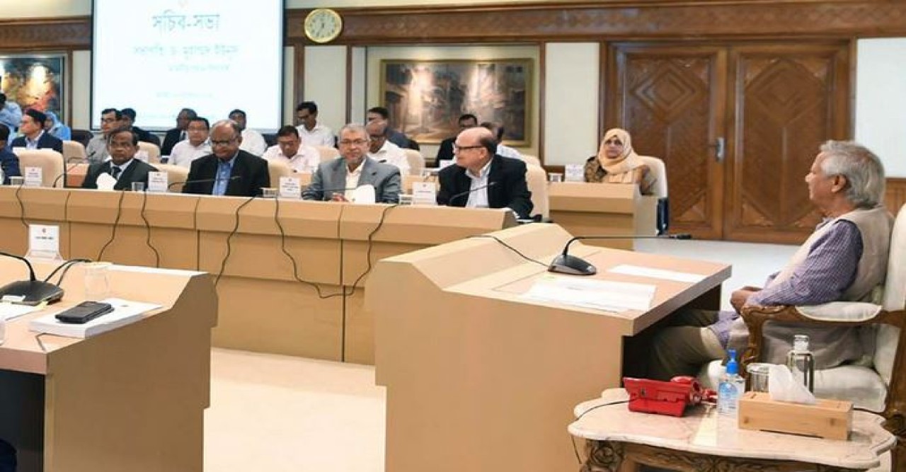 সচিবদের যেসব নির্দেশনা দিলেন প্রধান উপদেষ্টা