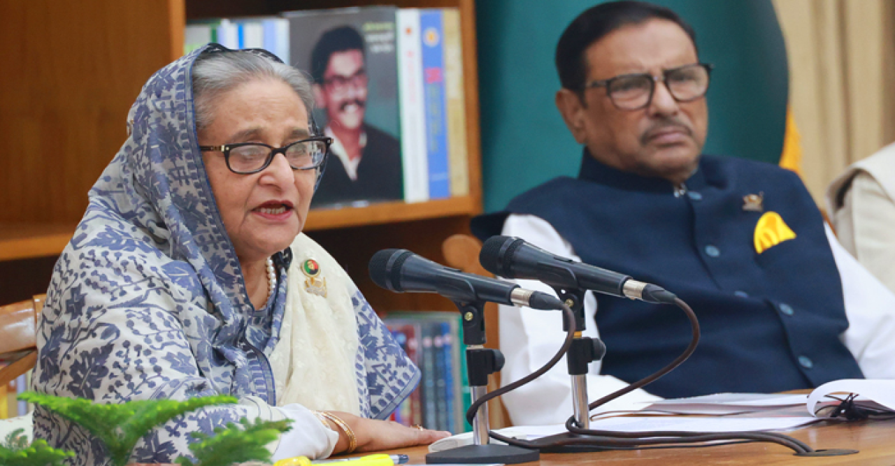 বর্ষাকালে মুরগি একটু কম ডিম পাড়ে, বললেন প্রধানমন্ত্রী