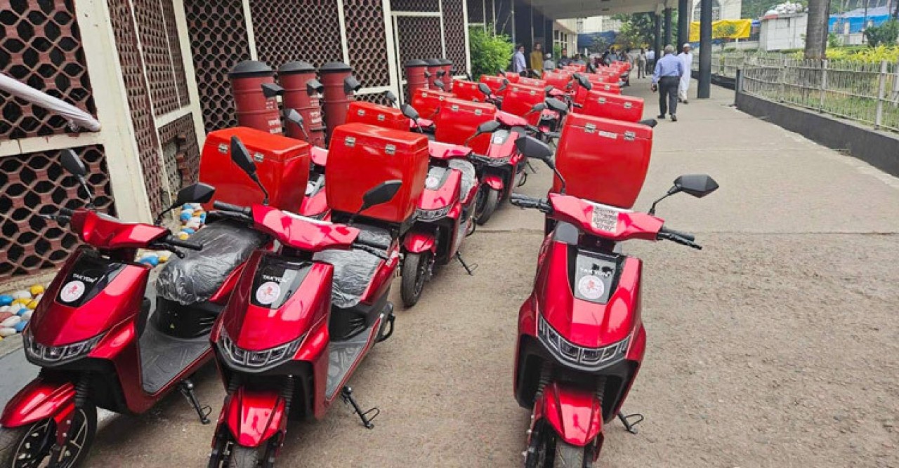 ই-বাইক পেলেন পোস্টম্যানরা, গতি আসবে ডাক সেবায়