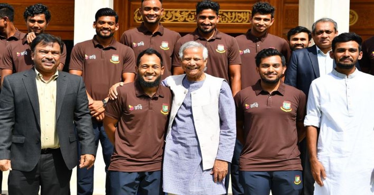 ক্রিকেটারদের সঙ্গে সাক্ষাৎ করার জন্য মুখিয়ে ছিলেন প্রধান উপদেষ্টা