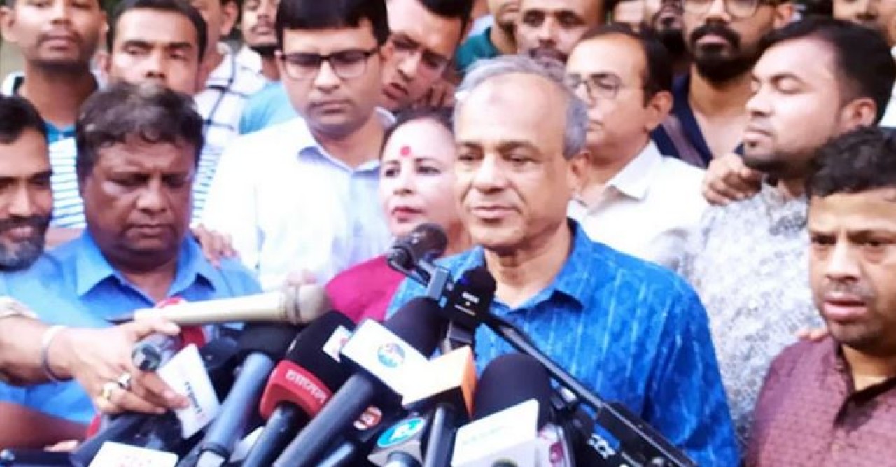 এবার কোনো নিরাপত্তাঝুঁকি নেই, পূজা হবে নির্বিঘ্নে: স্বরাষ্ট্র উপদেষ্টা