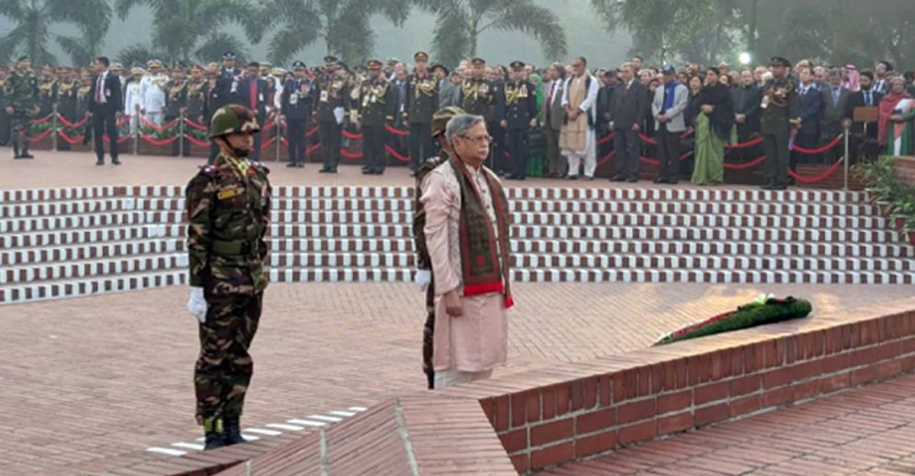 বীর শহীদদের প্রতি রাষ্ট্রপতির শ্রদ্ধা