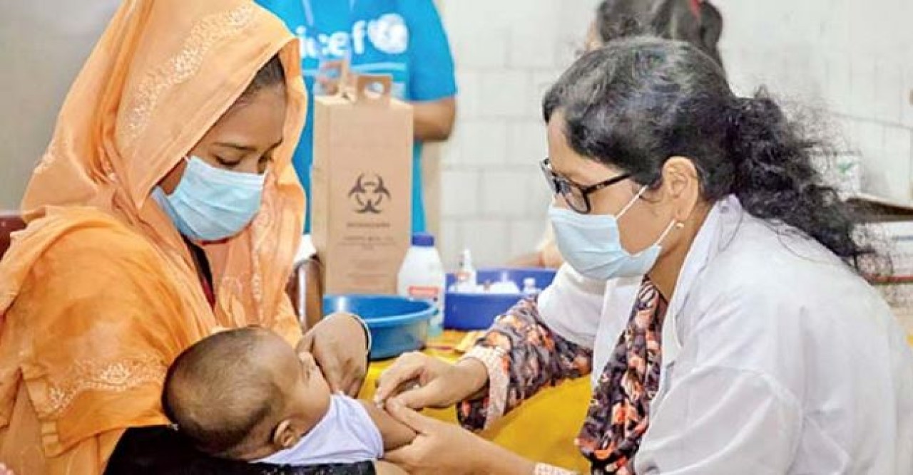 ইউনিসেফের সতর্কতা উপেক্ষা, টিকা ক্রয় পদ্ধতি বদল করে অন্তর্বর্তী সরকার