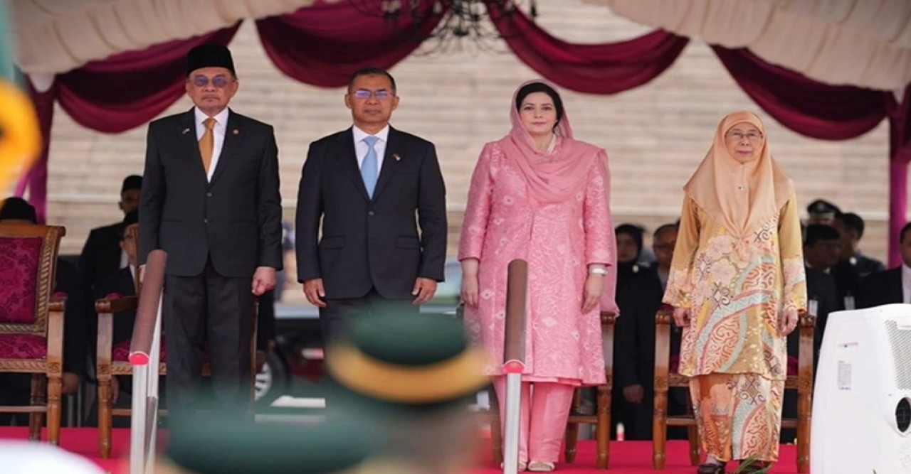 মালয়েশিয়ার প্রধানমন্ত্রীর সঙ্গে তারেক রহমানের বৈঠক চলছে