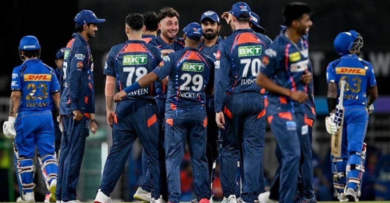 শেষ ওভারে মুম্বাইকে হারিয়ে তিনে লখনৌ