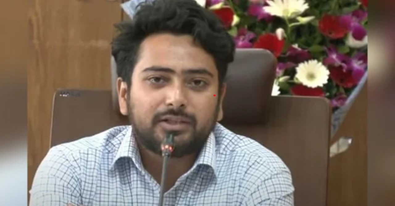আমার ছবি কম প্রচার করুন : তথ্য উপদেষ্টা