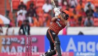 প্রথম ম্যাচেই ইতিহাসের সর্বোচ্চ রানকে ঝুঁকিতে ফেললো হায়দরাবাদ