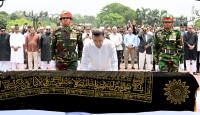 সাবেক স্বাস্থ্য প্রতিমন্ত্রী সিনহার জানাজা সম্পন্ন, প্রধানমন্ত্রীর শ্রদ্ধা নিবেদন