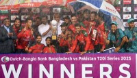 বৃষ্টিতে ভাসলো পুরস্কার বিতরণী অনুষ্ঠান