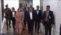 দেশে ফিরলেন প্রধানমন্ত্রী