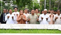 বিডিআর বিদ্রোহে নিহত সেনা কর্মকর্তাদের কবর জিয়ারত প্রধানমন্ত্রীর