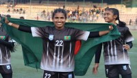 স্বপ্নের সিঁড়ি বেয়ে আরো দূরে চোখ ইয়ারজানের