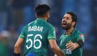 বাবর থেকে রিজওয়ানের কাঁধে উঠতে পারে পাকিস্তানের অধিনায়কত্ব