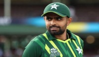 দুঃসময়ে বাবরের পাশে দাঁড়ালেন ভারতের বিশ্বকাপজয়ী অধিনায়ক