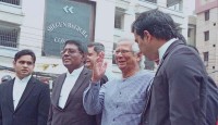 দেড় ঘণ্টা জিজ্ঞাসাবাদ শেষে দুদক ছাড়লেন ড. ইউনূস