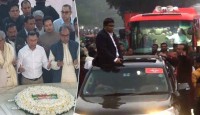 বাবার কবর জিয়ারত শেষে স্মৃতিসৌধে যাচ্ছেন তারেক রহমান