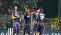 মাঠে না নেমেই বাদ গুজরাট, সেরা দুইয়ে থেকে প্লে-অফে কলকাতা