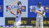 চার সেঞ্চুরিতে লঙ্কানদের রান পাহাড়